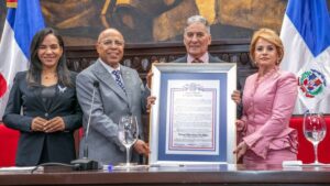 La Cámara de Diputados Homenajea la Trayectoria de Niní Cáffaro, Leonel Lirio y Janina Rosado